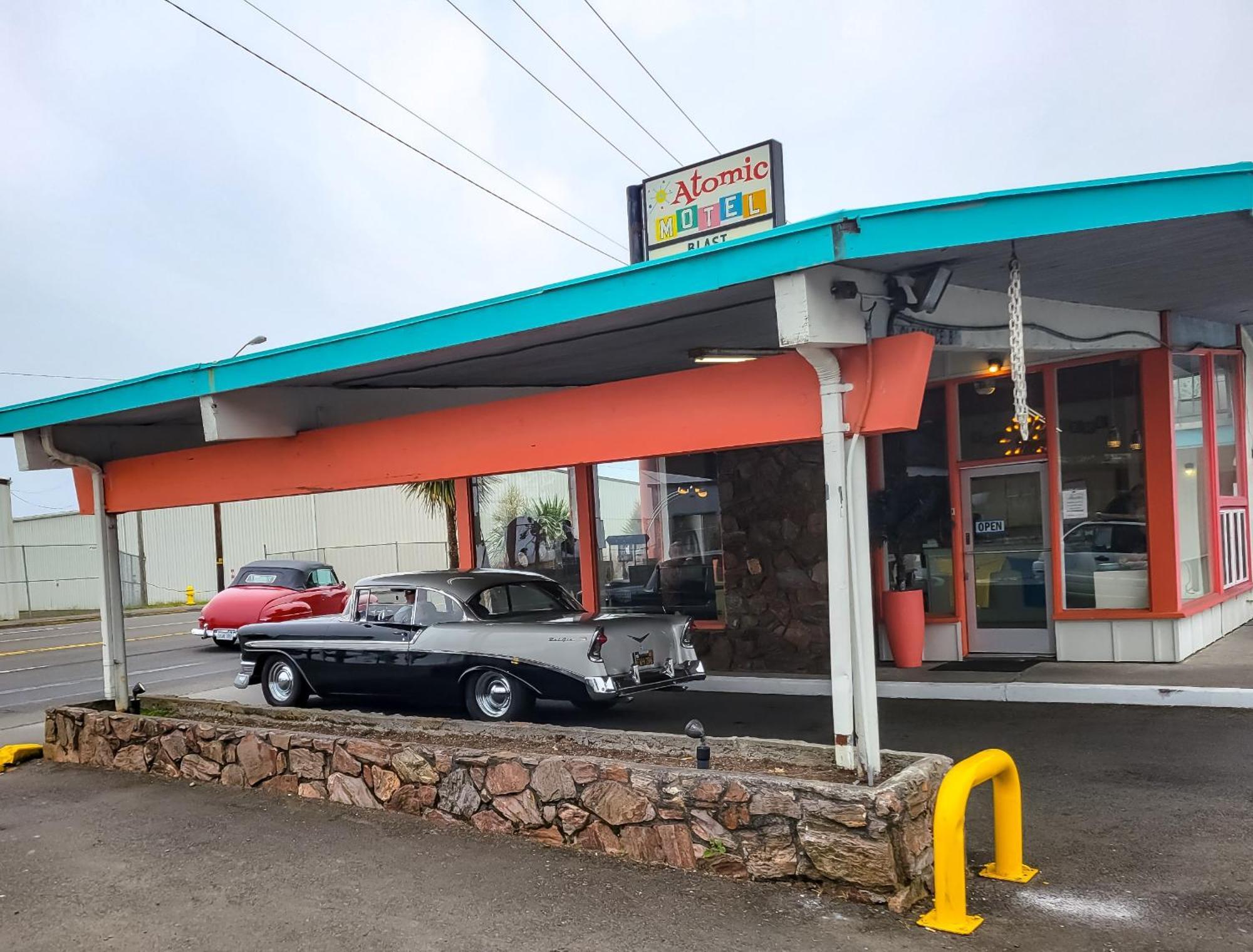 Atomic Motel Astoria Bagian luar foto