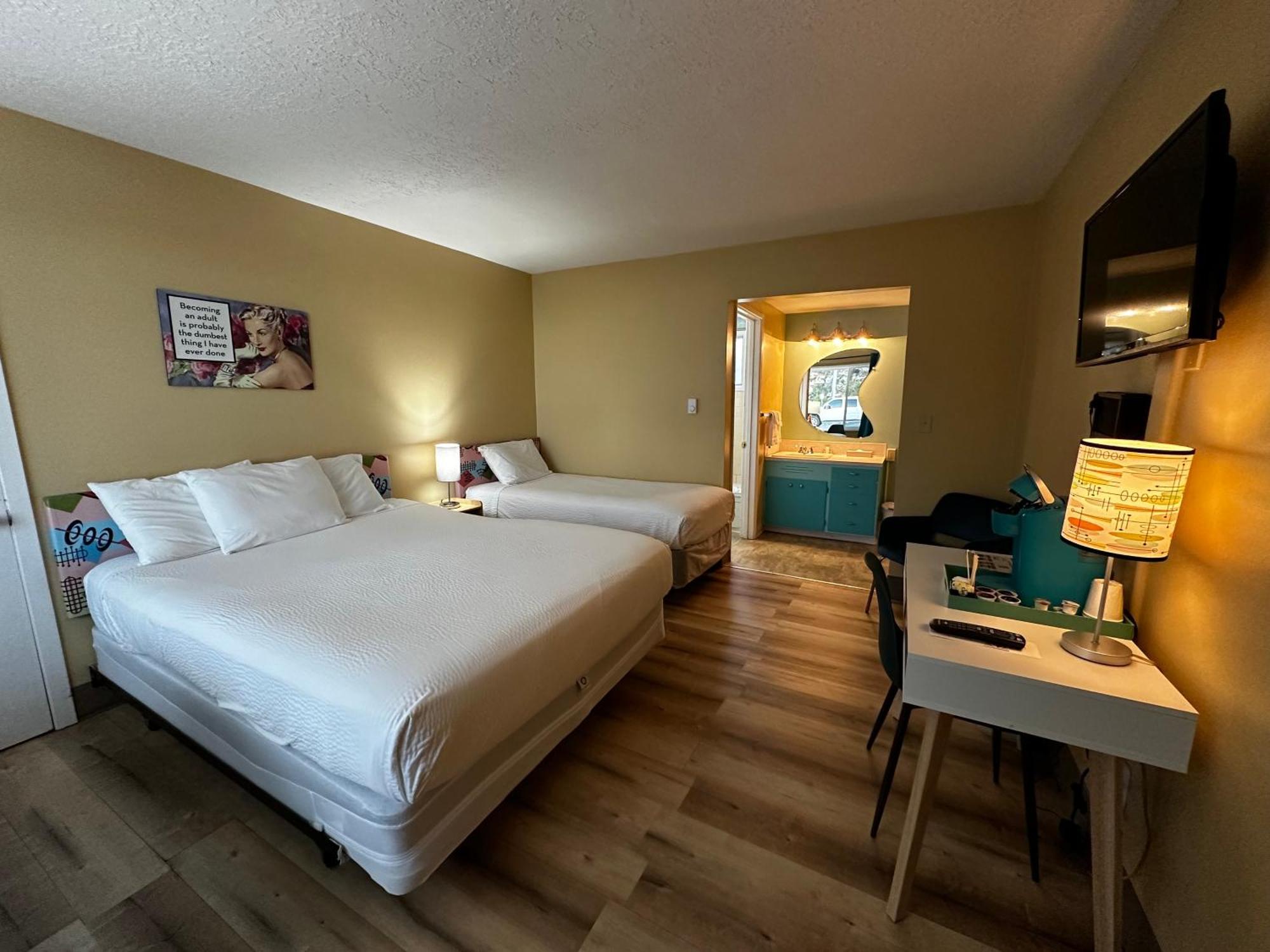 Atomic Motel Astoria Bagian luar foto