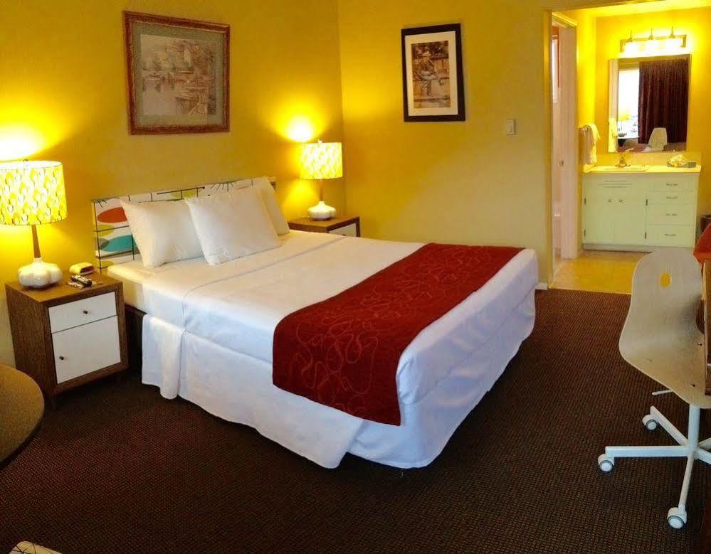 Atomic Motel Astoria Bagian luar foto